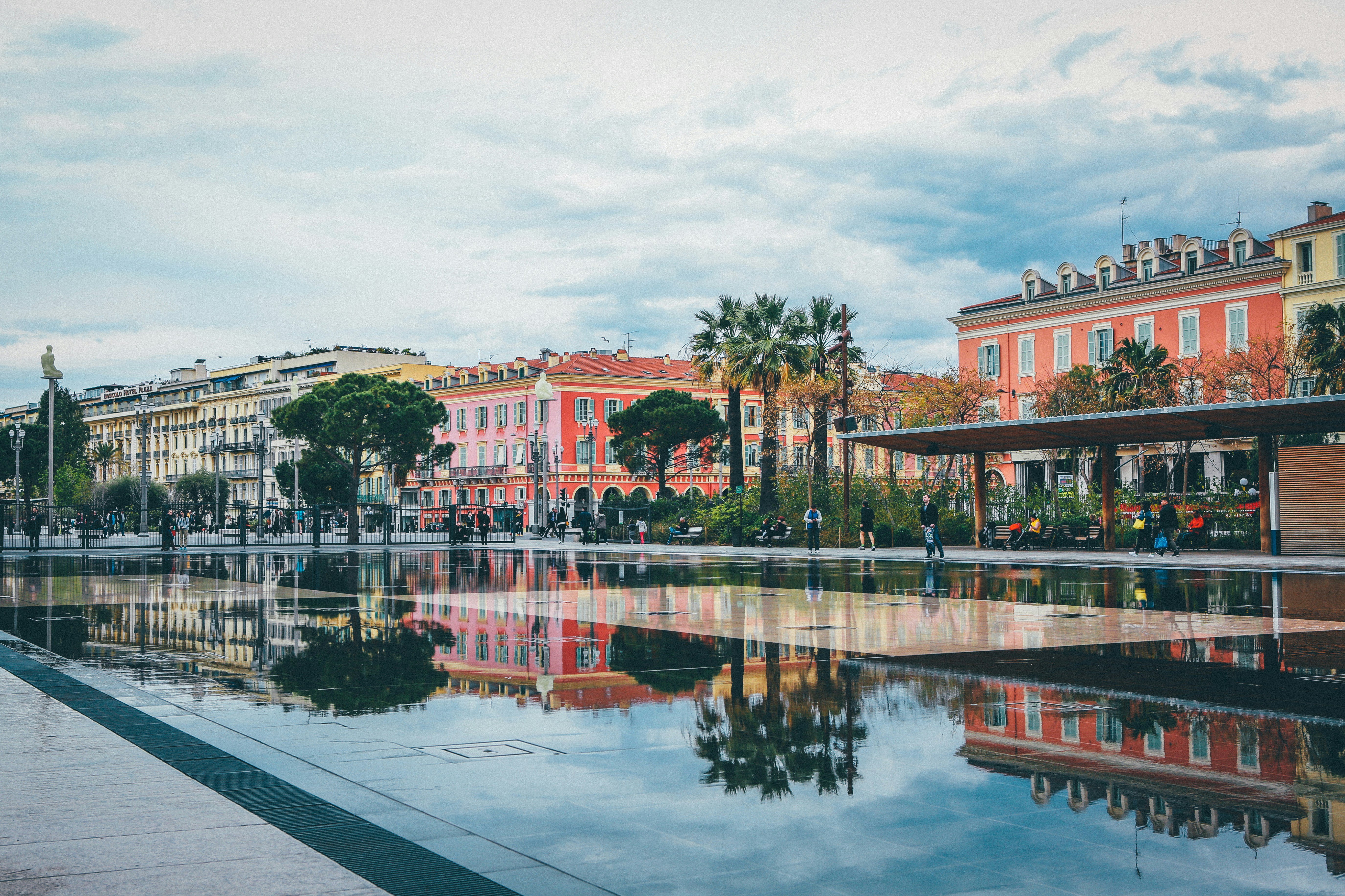 Nice, Perle de la Côte d'Azur : Une Échappée ensoleillée sur la French Riviera