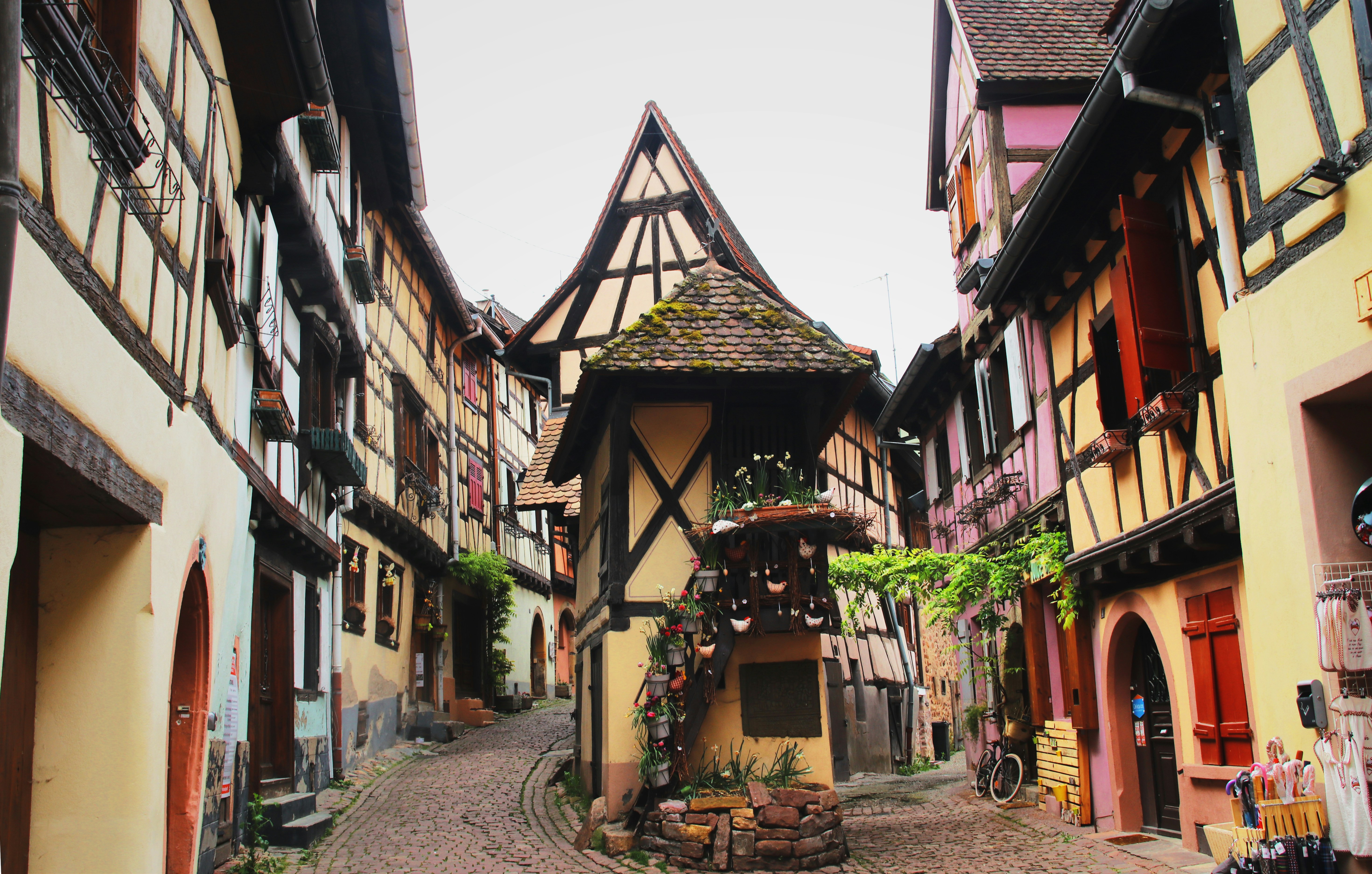 Eguisheim, Joyau Médiéval de l'Alsace : Une Escapade Charmante en France